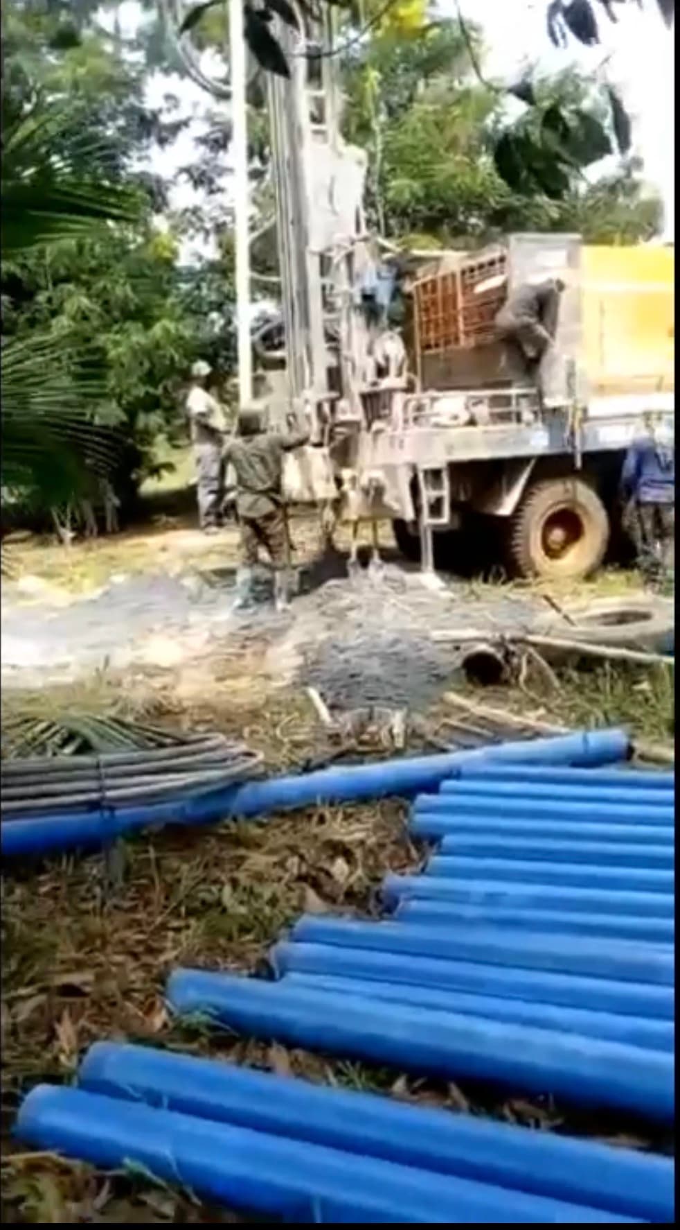 Borehole drilling equipment and process