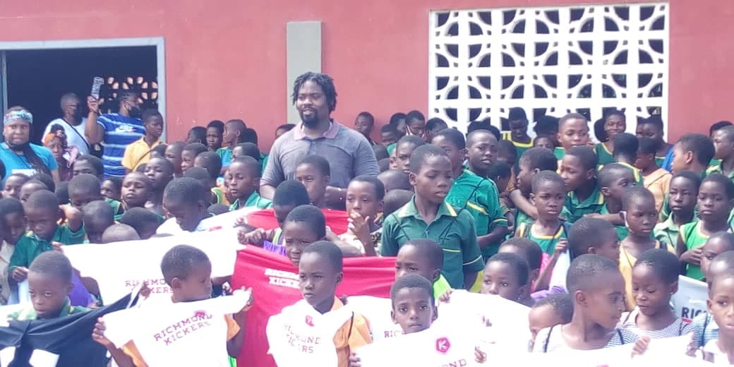 Children with their school supplies